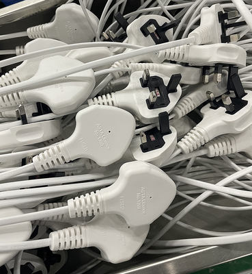Kabel Daya Universal Elektronik OEM ODM Dengan Steker