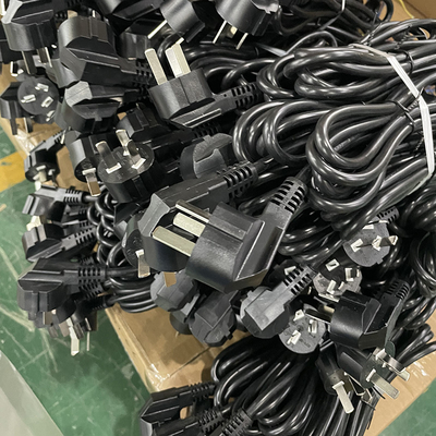 Kabel Daya Listrik Mobil Dengan Steker